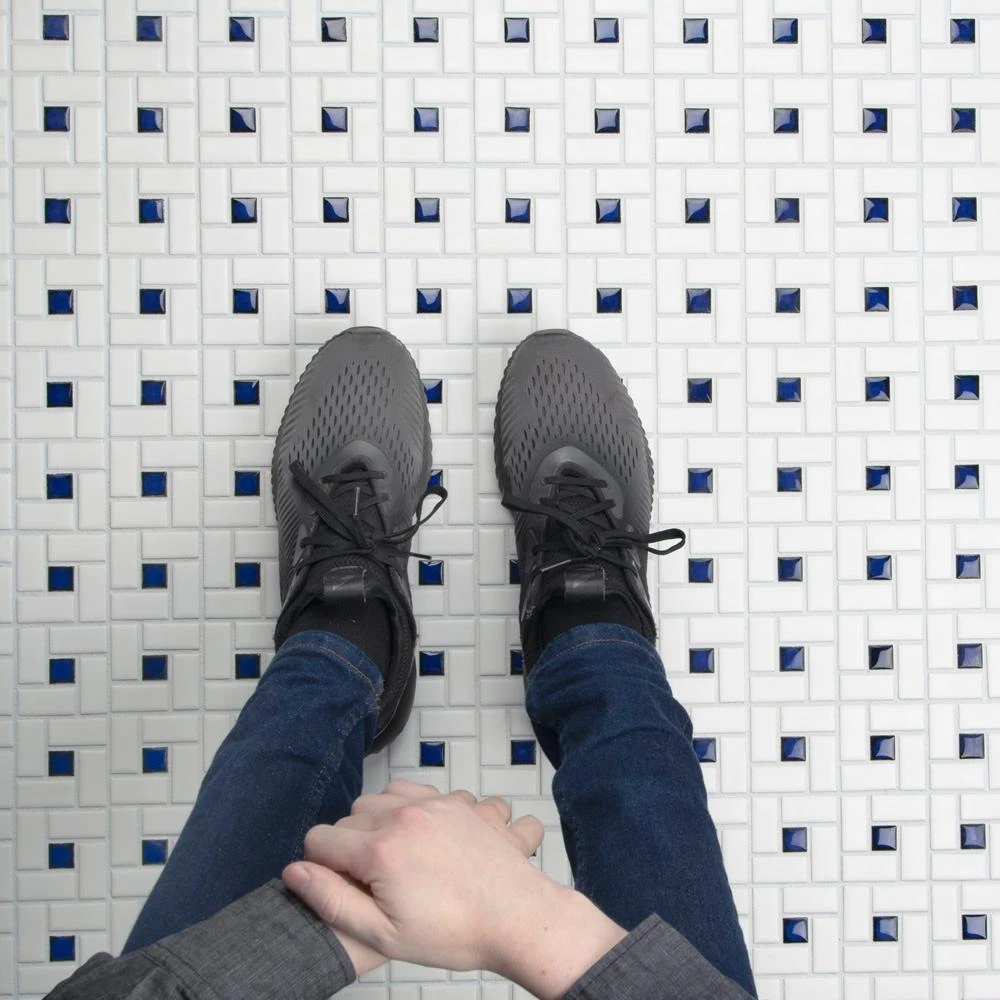 Merola Tile Spiral Blue And White 12-1/2 In. X 12-1/2 In. X 6 Mm Porcelain Mosaic Tile (11.07 Sq. Ft. / Case) 13 Merola Tile Spiral Blue And White 12-1/2 In. X 12-1/2 In. X 6 Mm Porcelain Mosaic Tile (11.07 Sq. Ft. / Case) - Image 11